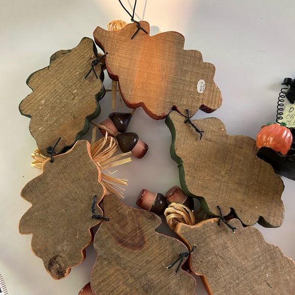 5 PIECE FALL / HALLOWEEN LOT LEAVES & PUMPKIN WOOD DECOR & SCARECROW, DRACULA - Picture 6 of 12